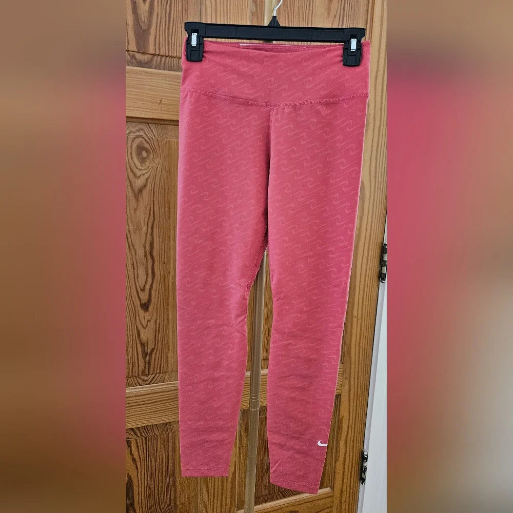 Nike Dry-Fit Salmon Nike Logo Leggings Sz Small 24.5 in inseam - Picture 1 of 5